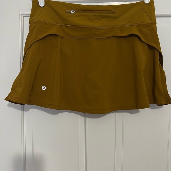 Lululemon | LIKE NEW | Play Off The Pleats Mid Rise Skirt | Gold Spice | Size 8 - Picture 11 of 12